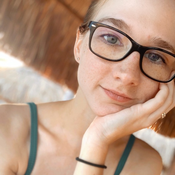 Meet your Posher, Anysha - Picture 1 of 1